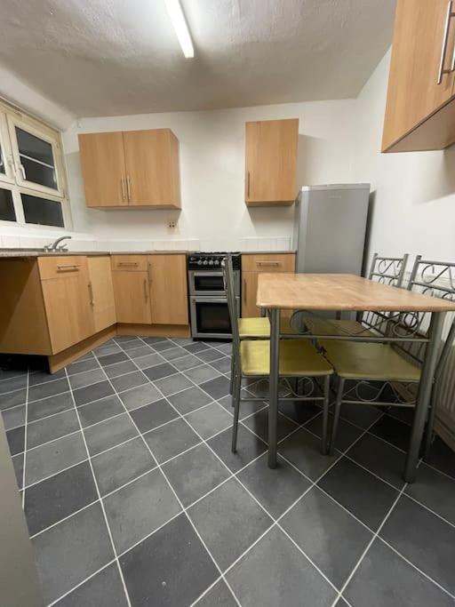Property In Brixton ลอนดอน ภายนอก รูปภาพ